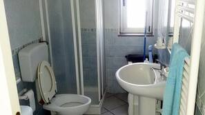 Douche, douche à « effet pluie », bidet