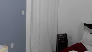 Cofres nos quartos, Wi-Fi de cortesia, roupa de cama