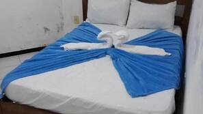 Cofres nos quartos, Wi-Fi de cortesia, roupa de cama