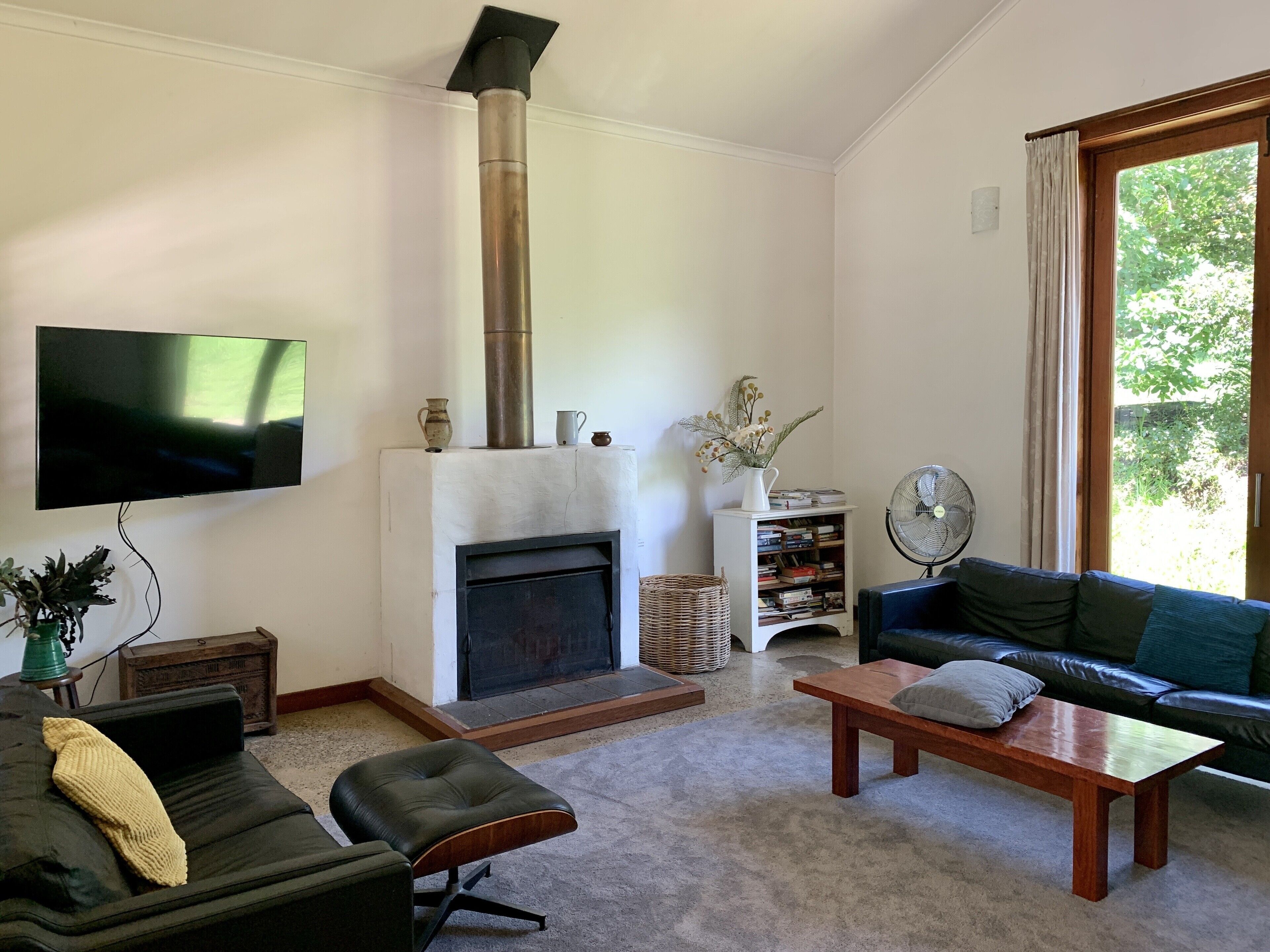 The Nutty Bungalow..on organic farm by the beach .