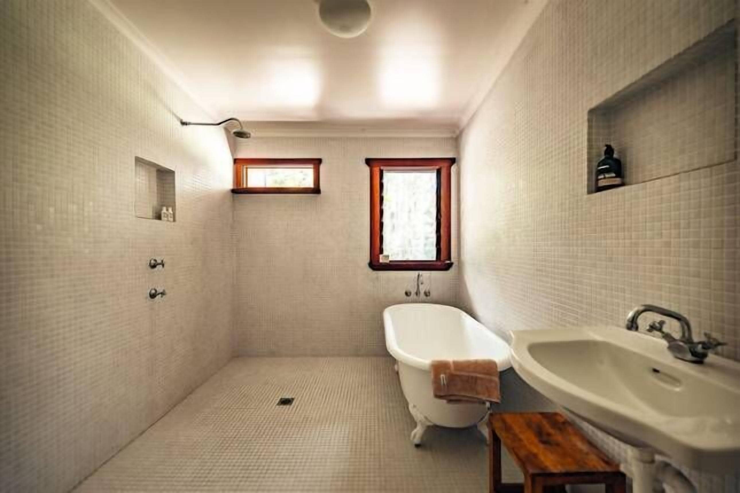 The Nutty Bungalow..on organic farm by the beach .