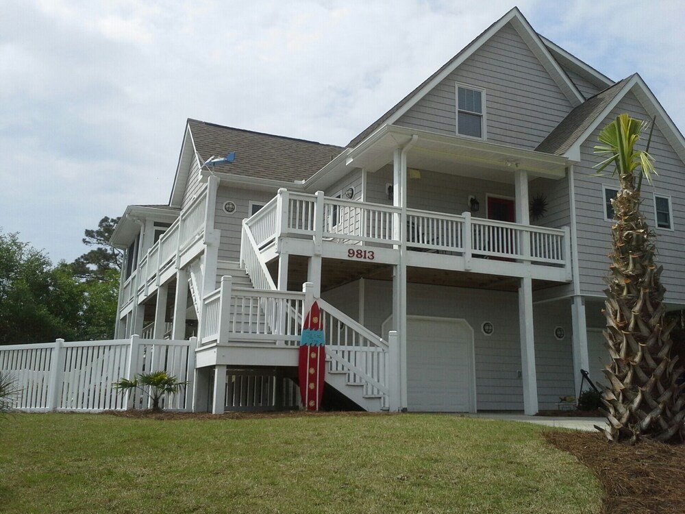 Exclusive Dolphin Ridge 'Island Time' with private pool and golf cart