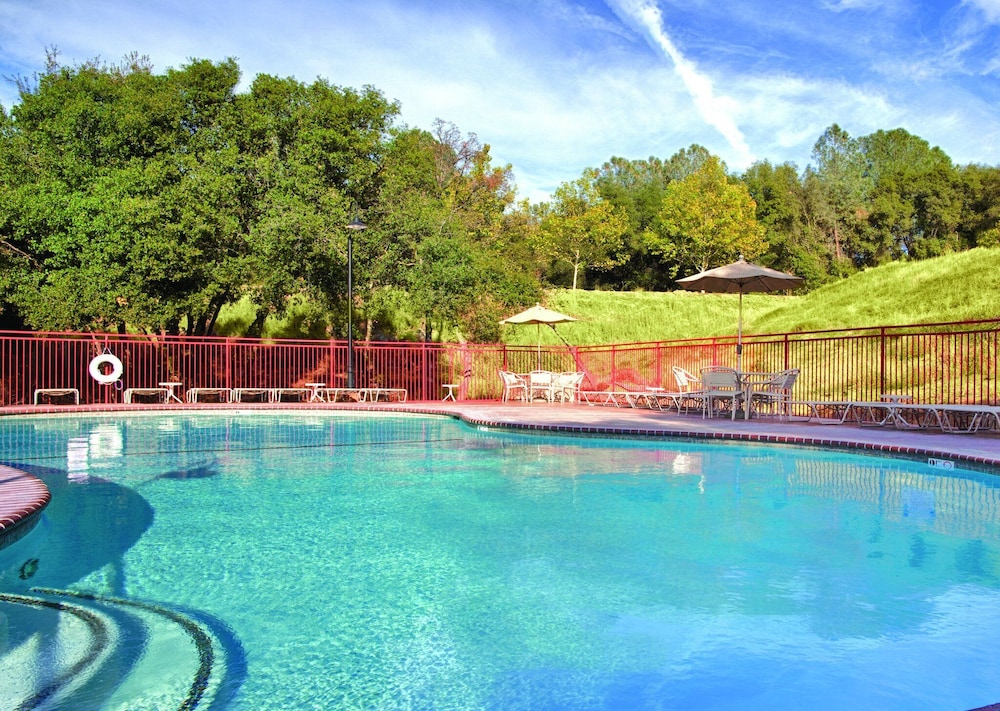 Vineyards, forest, countryside all at your fingertips