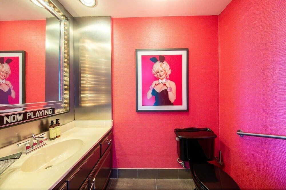 ️ of Downtown 2 BR Walk to Everything! Deluxe PH Loft Printers Alley