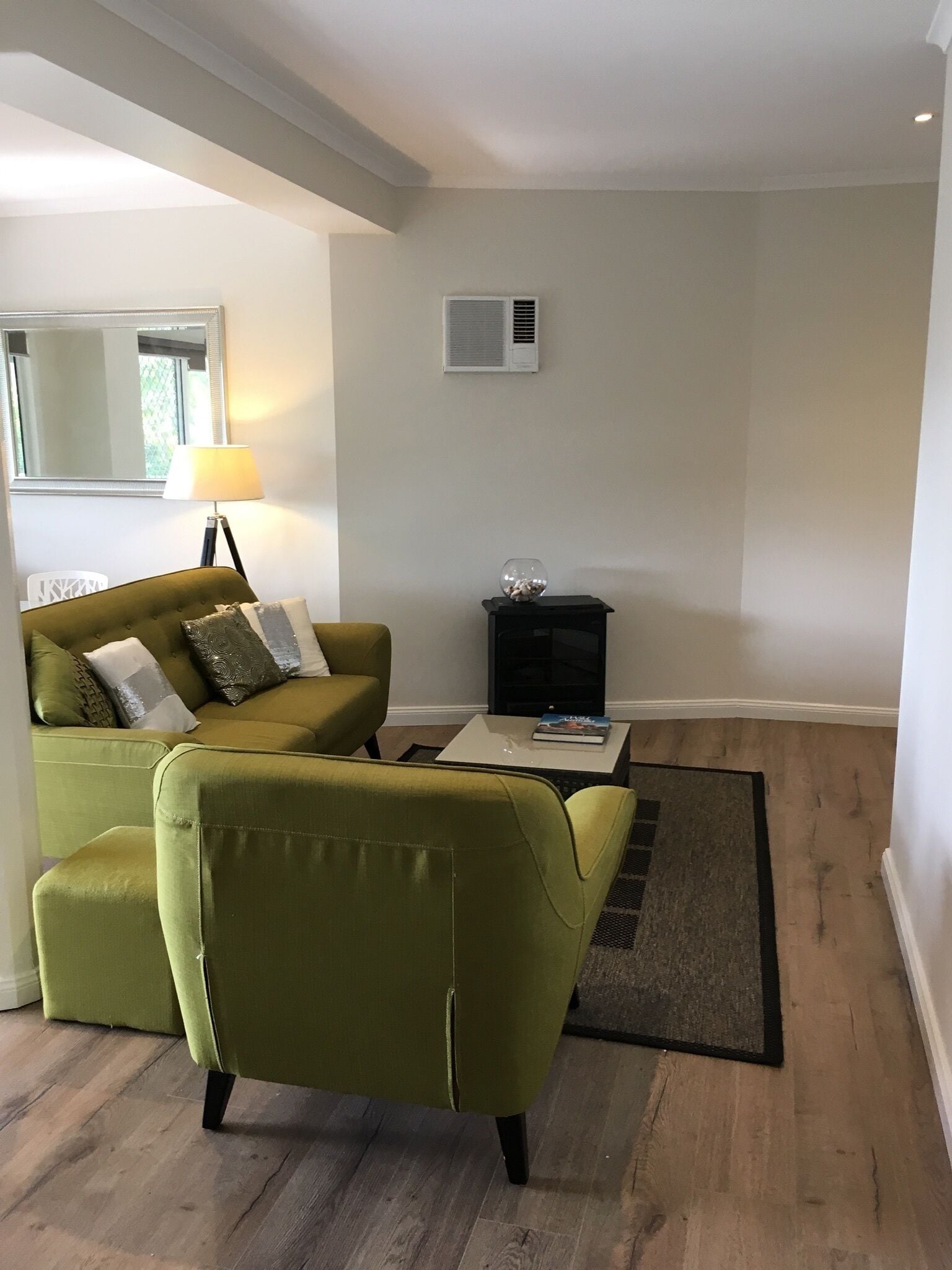 Modern Gold Coast Suite/ Close to Theme Parks with Mountain views