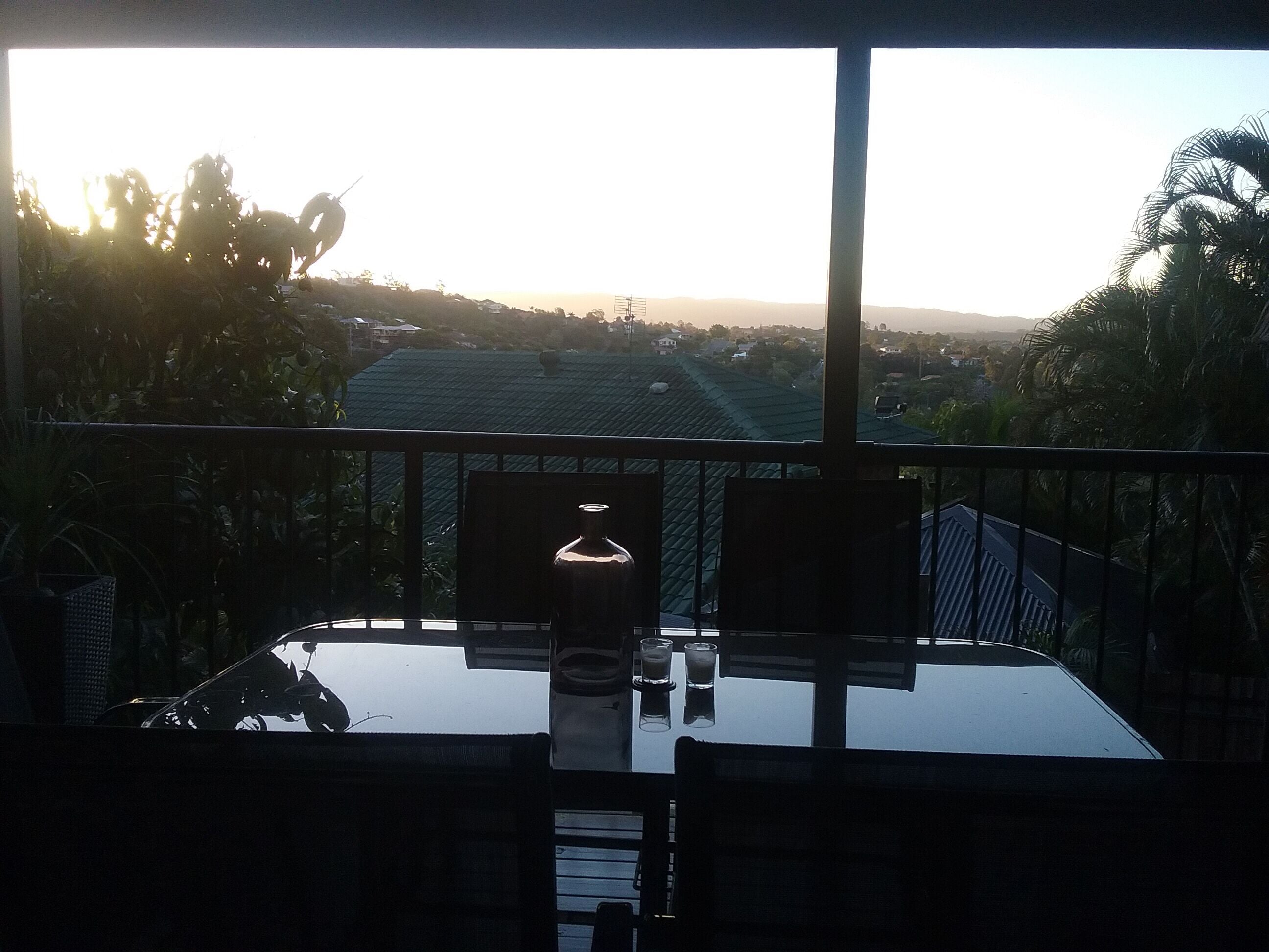 Modern Gold Coast Suite/ Close to Theme Parks with Mountain views