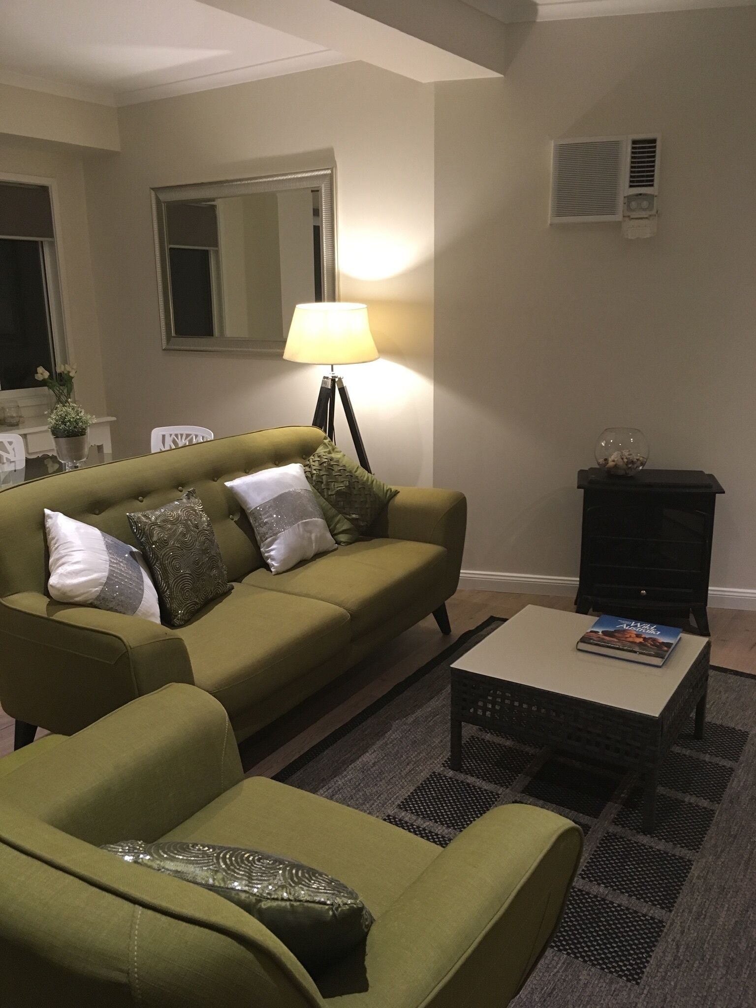 Modern Gold Coast Suite/ Close to Theme Parks with Mountain views