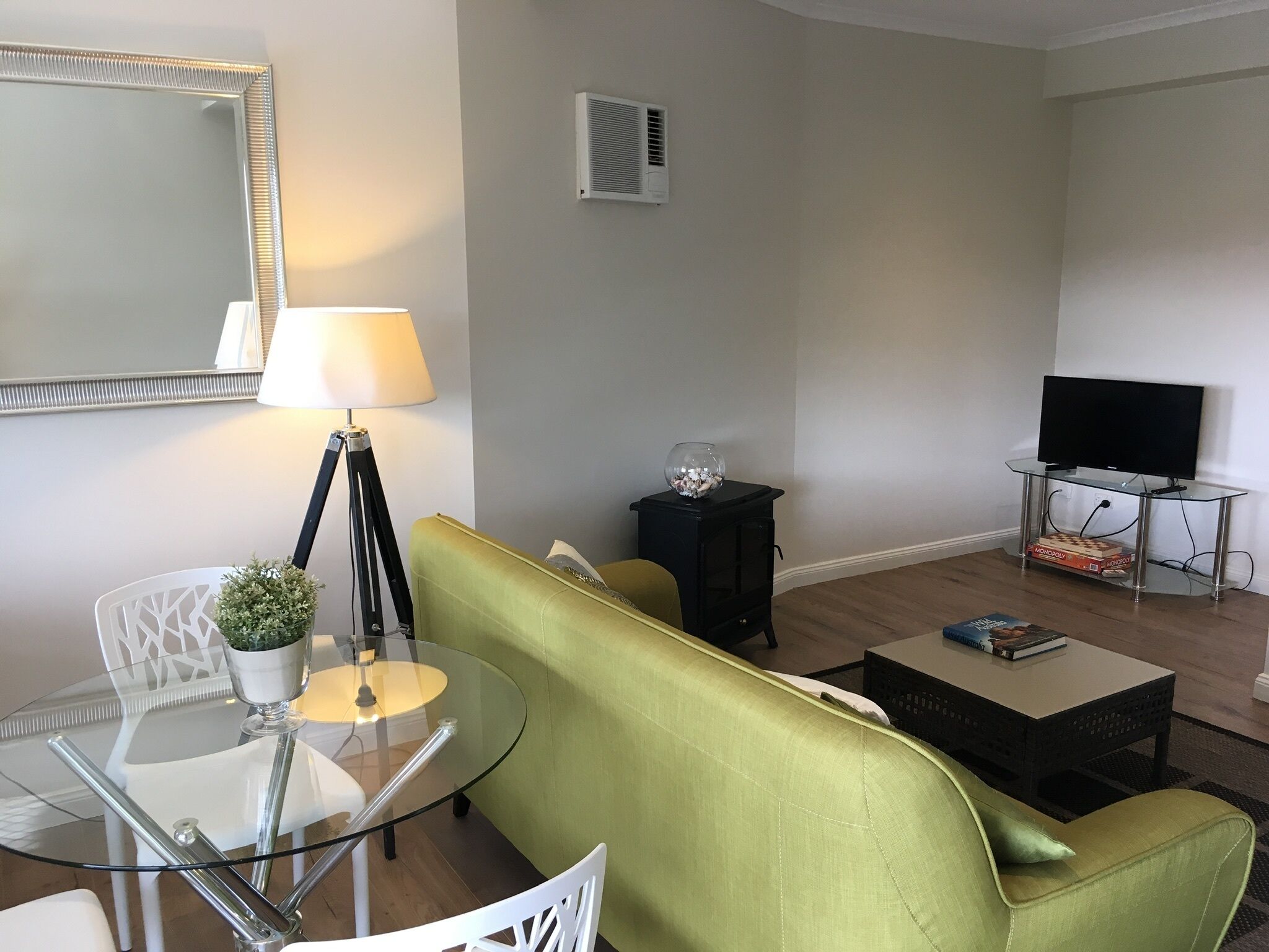 Modern Gold Coast Suite/ Close to Theme Parks with Mountain views