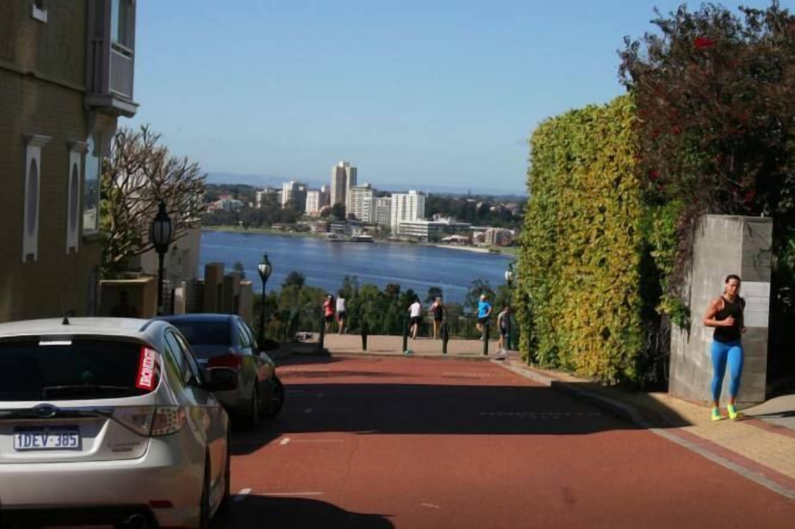 M104 200m walk to the CBD Within the free CAT and Transit Zone City Location