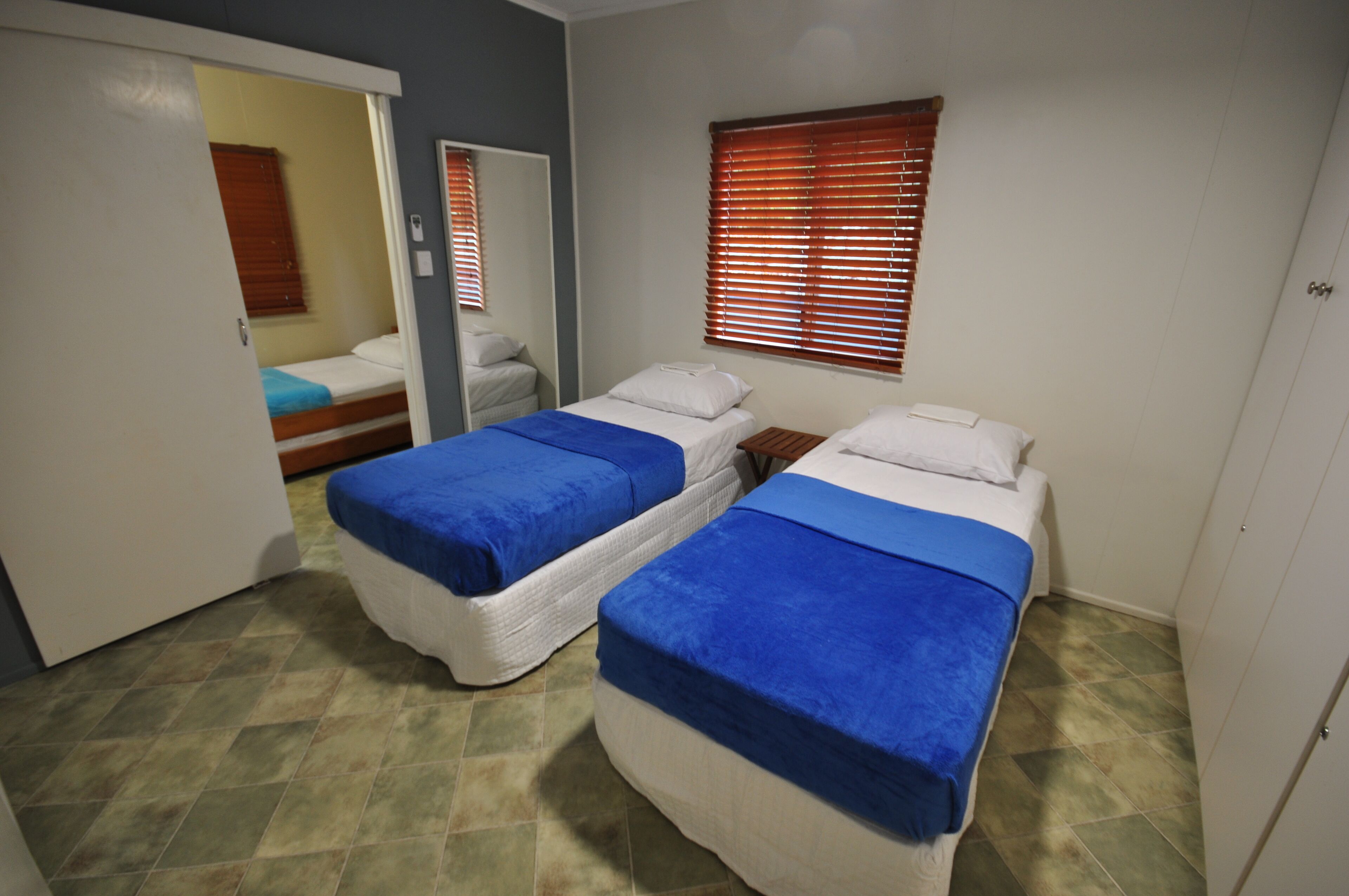 Fins - Happy Valley, Fraser Island - 5 Bedroom 4 Bath 2 Kitchen Free Wifi