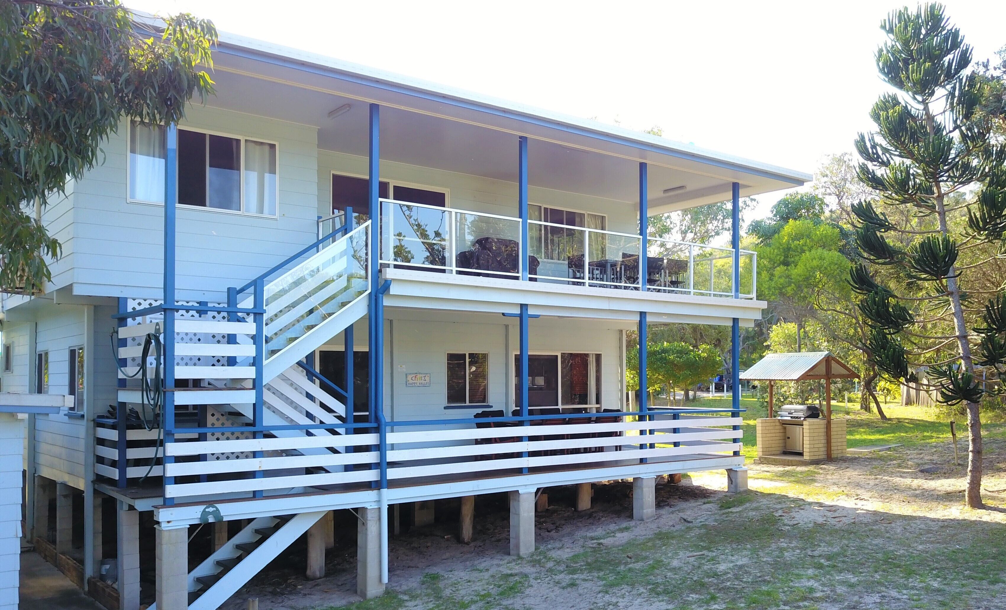 Fins - Happy Valley, Fraser Island - 5 Bedroom 4 Bath 2 Kitchen Free Wifi