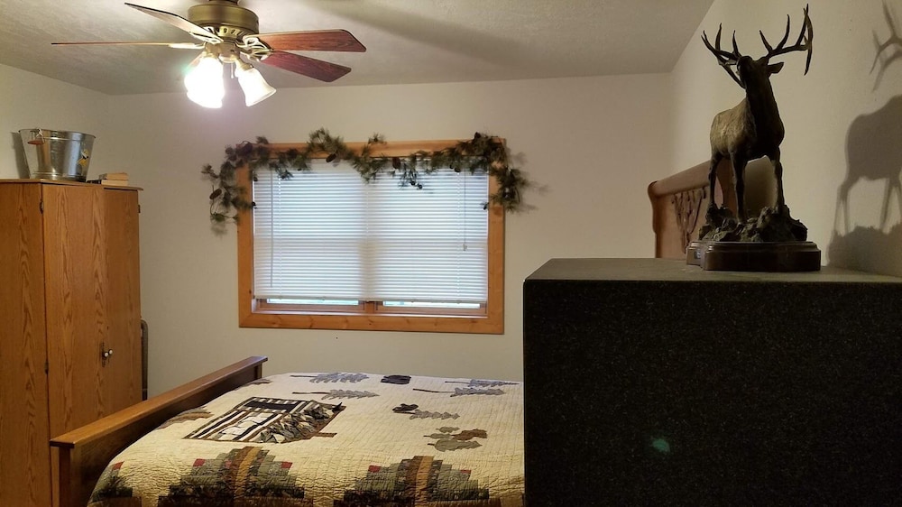 Lake Cabin with luxury amenities on Lake Poinsett Brookings County Vrbo