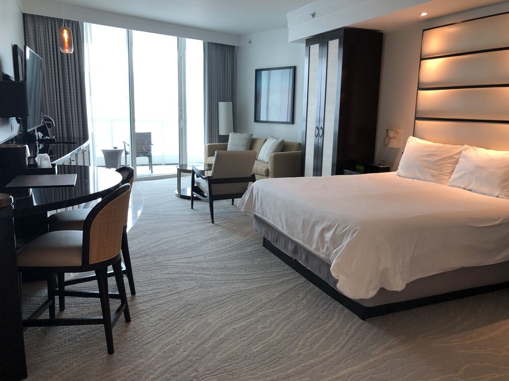 RENOVATED Up to 30% OFF Beautiful Suite w/Balcony @ Fontainebleau 