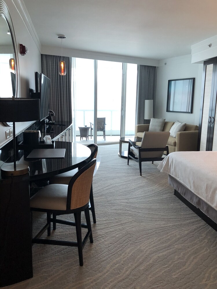 RENOVATED Up to 30% OFF Beautiful Suite w/Balcony @ Fontainebleau 
