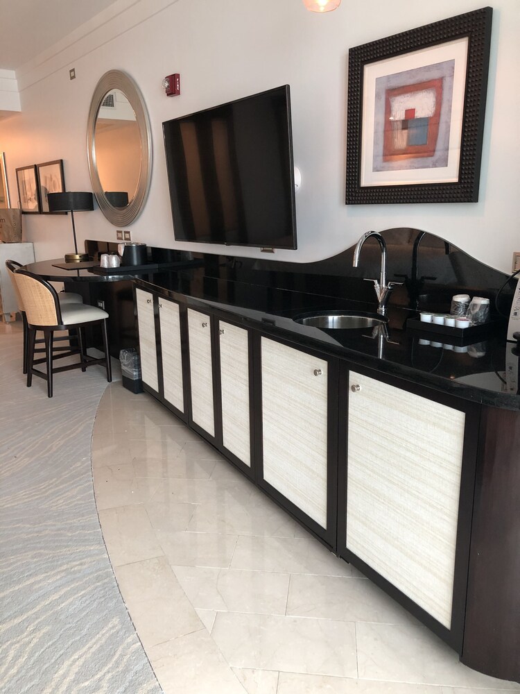 RENOVATED Up to 30% OFF Beautiful Suite w/Balcony @ Fontainebleau 