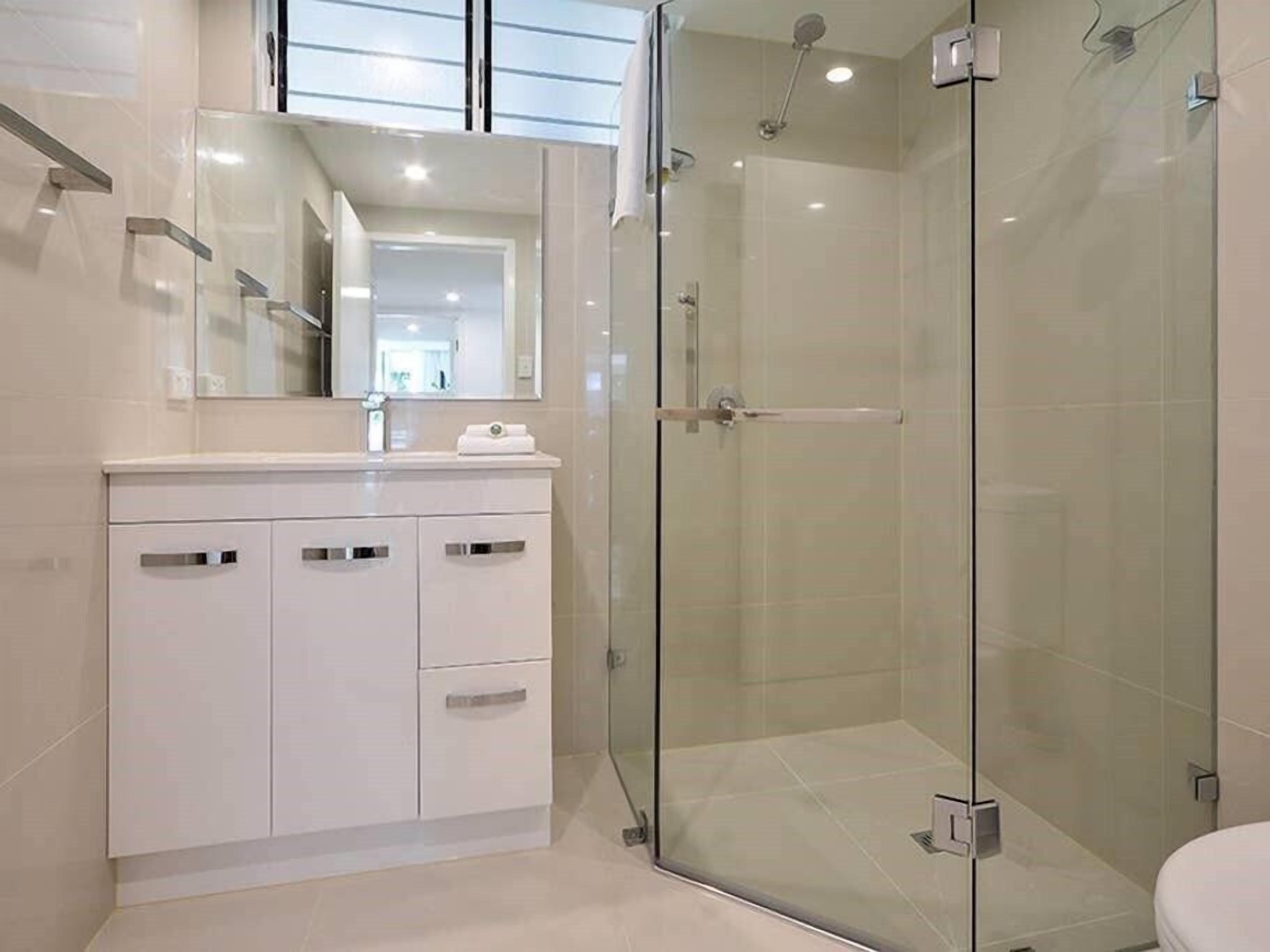 Frangipani 106 - Beachfront Apartment on Hamilton Island