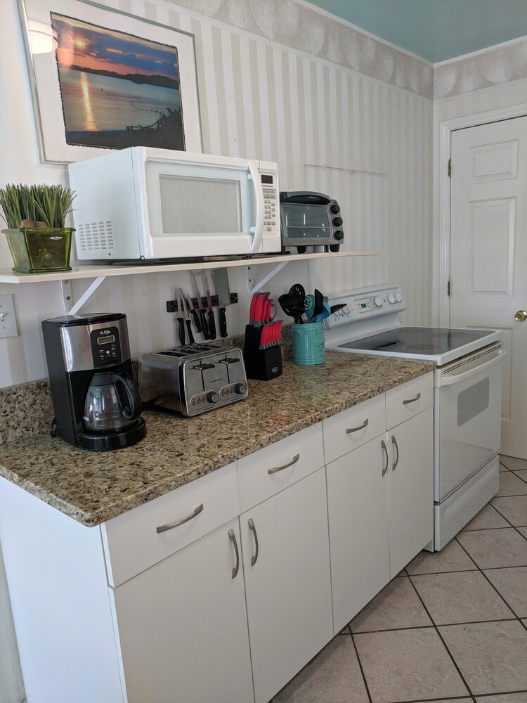 Oceanfront Complex, 75 Steps to beach,  WATER PARK, free wifi, 4/3