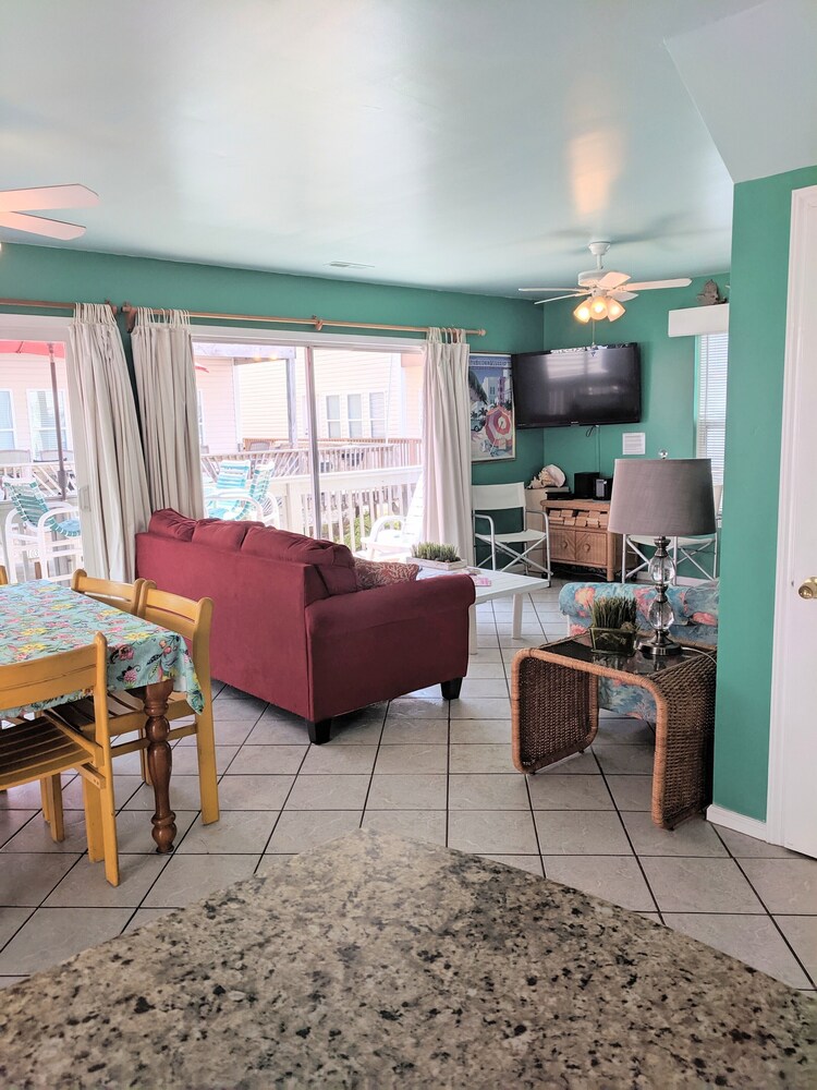 Oceanfront Complex, 75 Steps to beach,  WATER PARK, free wifi, 4/3