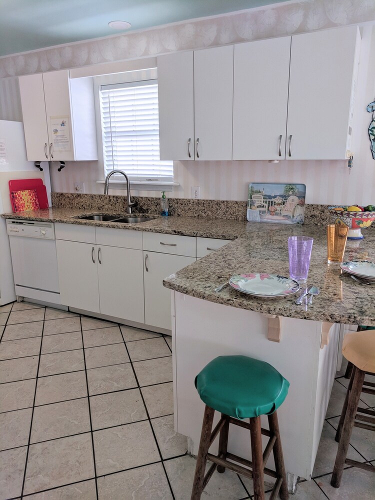 Oceanfront Complex, 75 Steps to beach,  WATER PARK, free wifi, 4/3