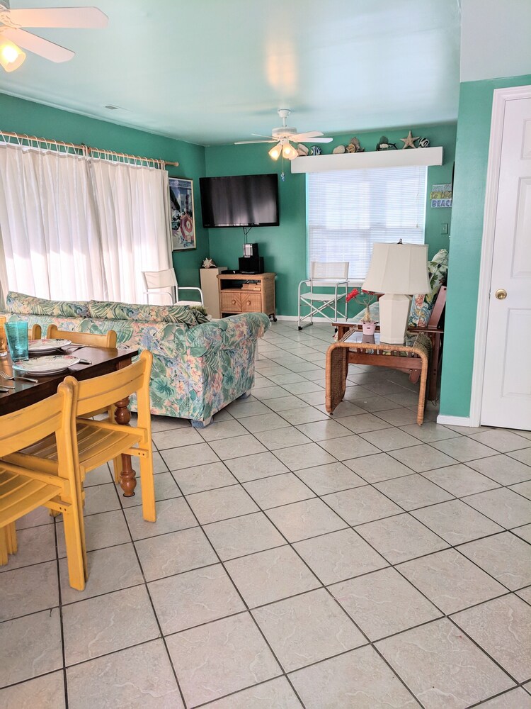 Oceanfront Complex, 75 Steps to beach,  WATER PARK, free wifi, 4/3