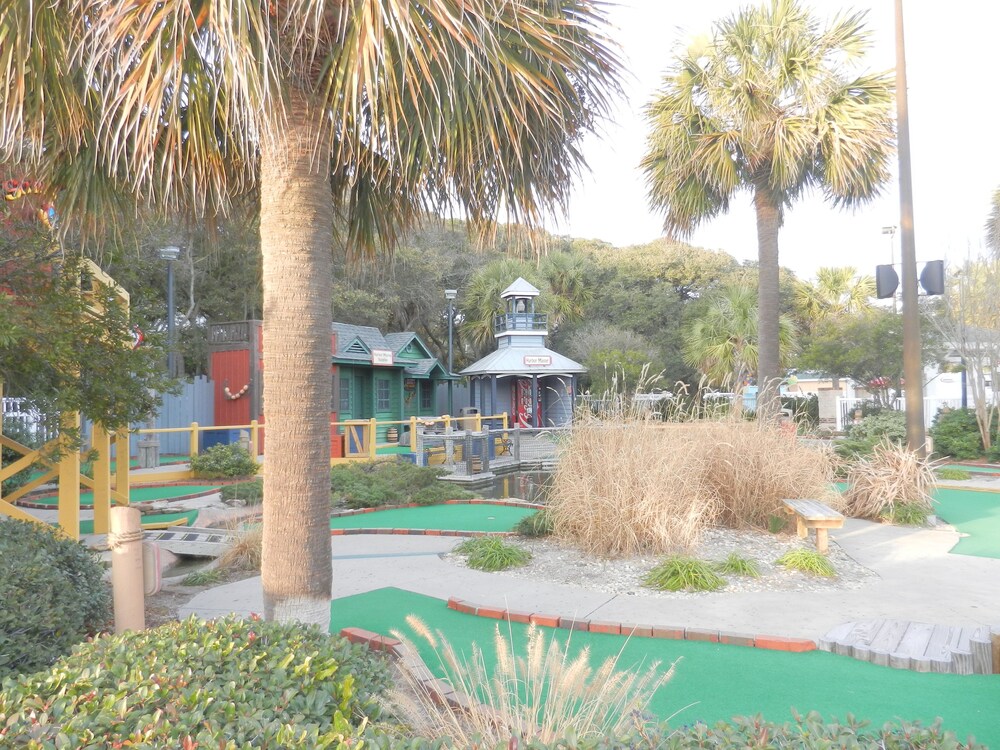 Oceanfront Complex, 75 Steps to beach,  WATER PARK, free wifi, 4/3