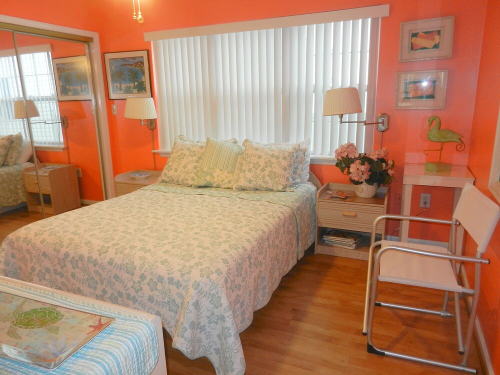 Oceanfront Complex, 75 Steps to beach,  WATER PARK, free wifi, 4/3