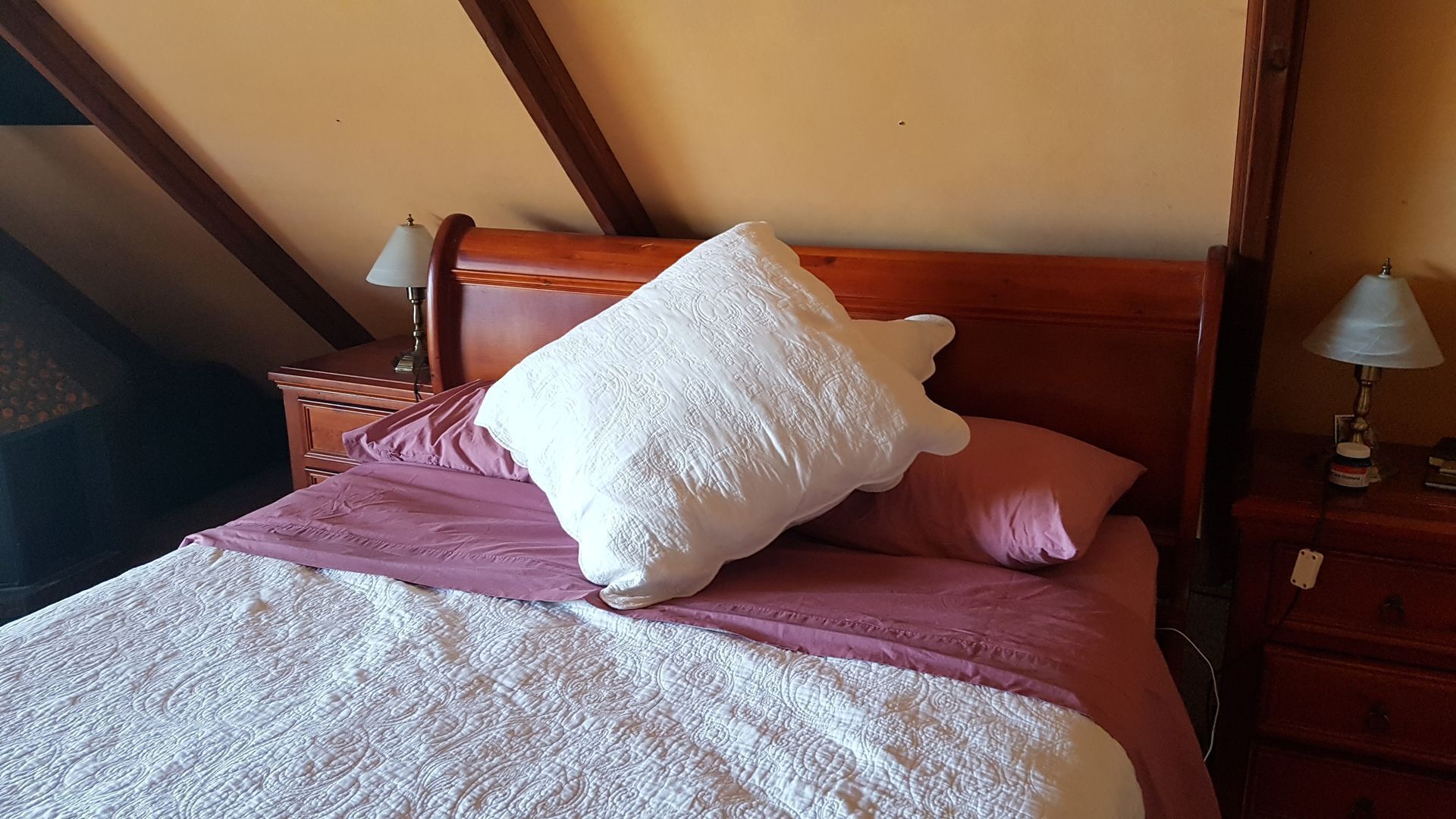 Carnaby Lodge - beautiful views of the Avon Valley