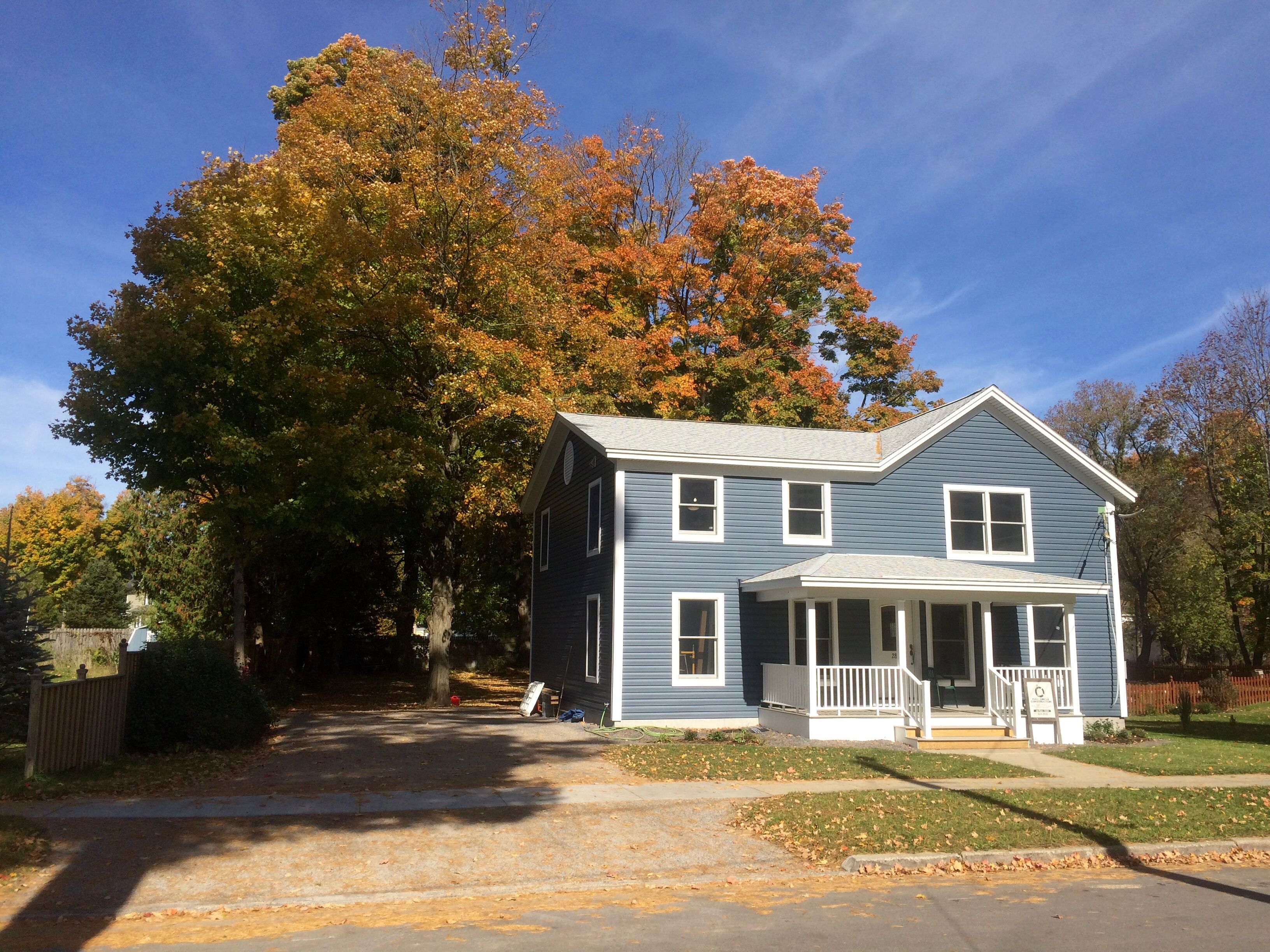 Renovated Farmhouse, Prime Village Location in Utica, United States