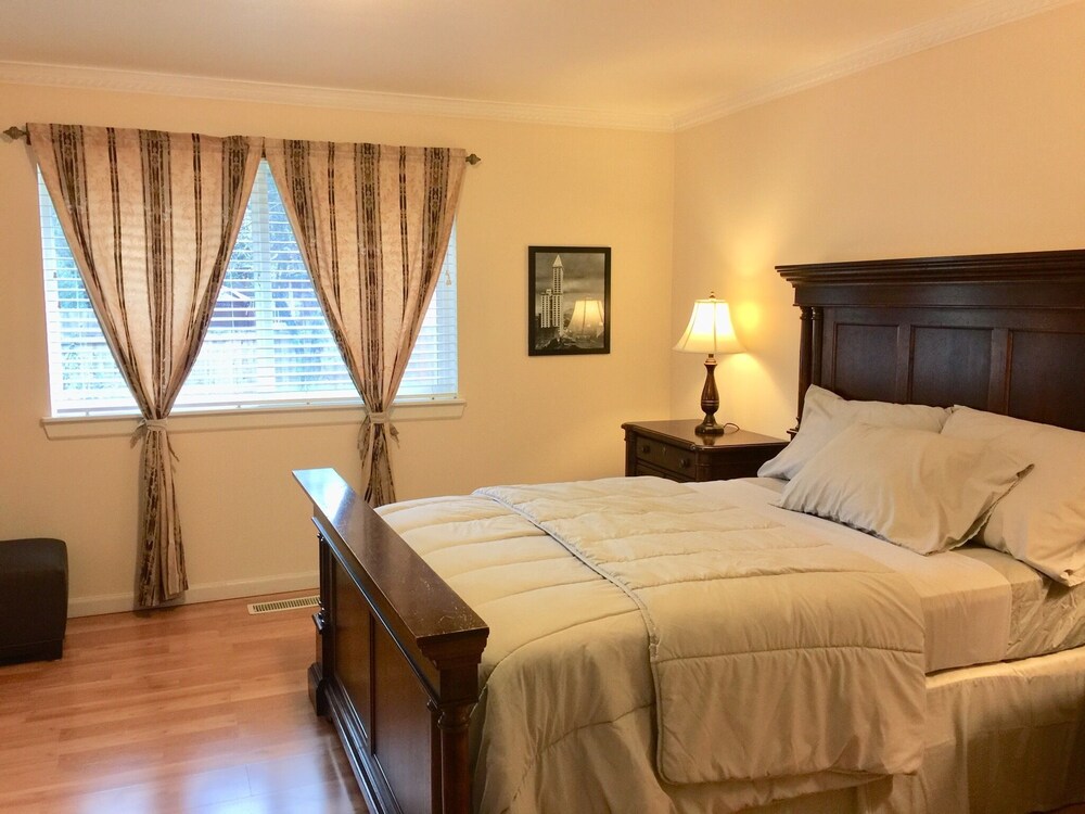 Cozy Master Bedroom At Edmonds In Seattle Hotel Rates