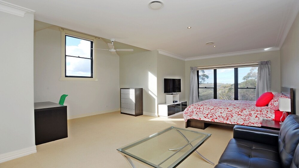 Black Cockatoo Retreat Leura Sydney Stayz