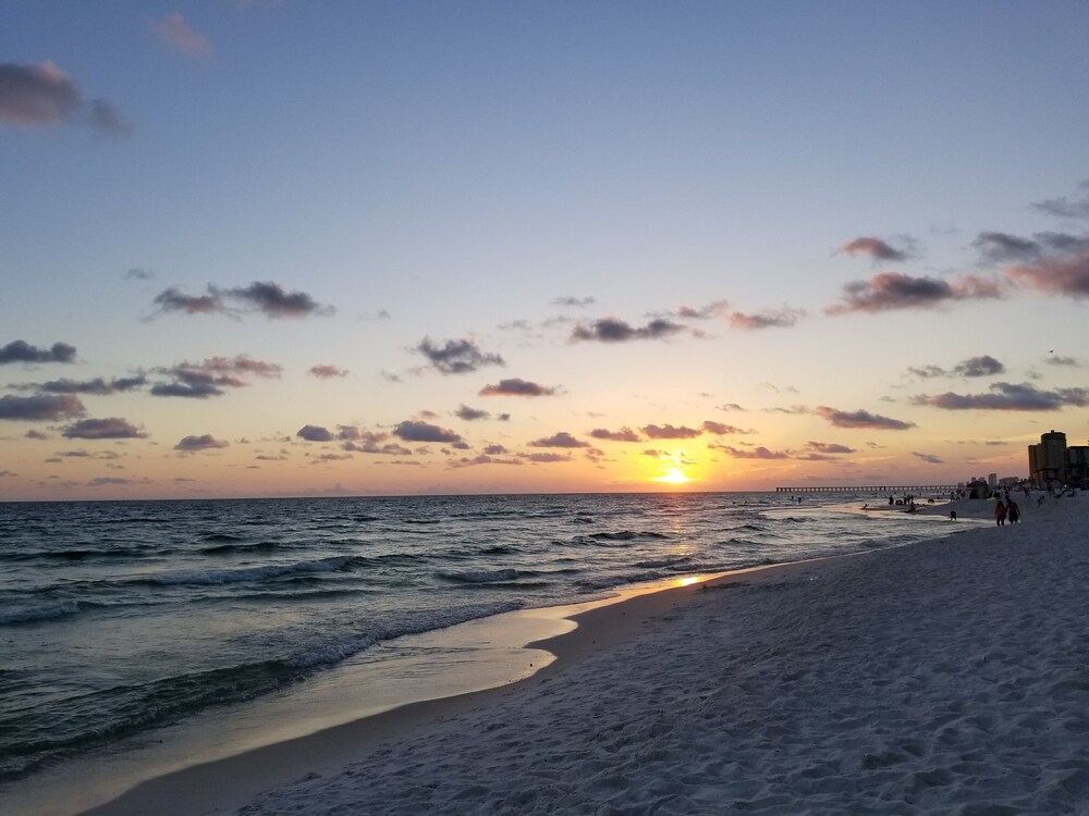 FIRST Floor BEACHFRONT 2 BDR/2BA Tidewater Condo, Max 6, Families Only