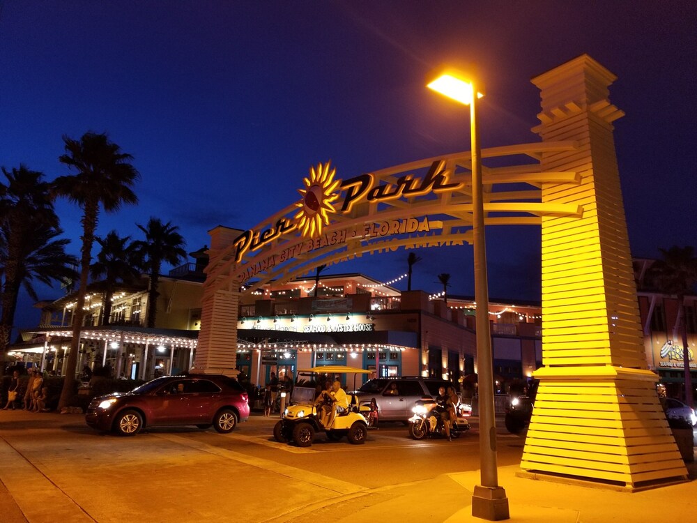 FIRST Floor BEACHFRONT 2 BDR/2BA Tidewater Condo, Max 6, Families Only