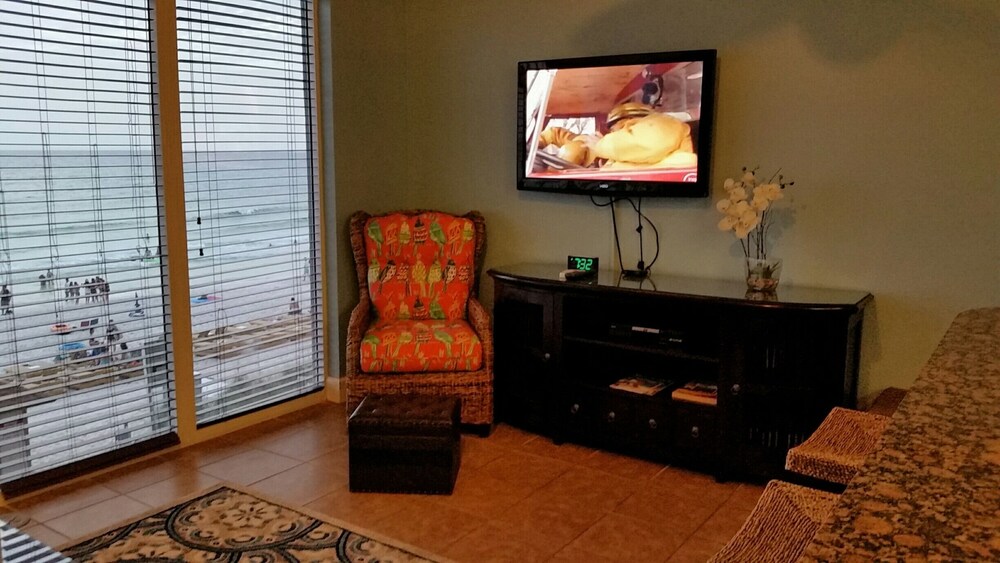 FIRST Floor BEACHFRONT 2 BDR/2BA Tidewater Condo, Max 6, Families Only