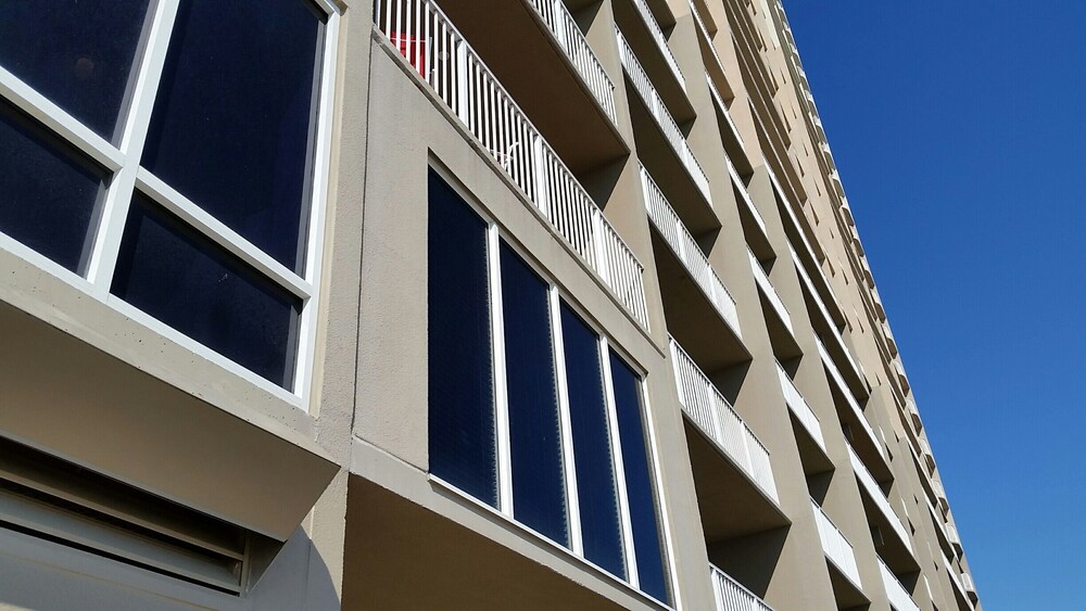 FIRST Floor BEACHFRONT 2 BDR/2BA Tidewater Condo, Max 6, Families Only