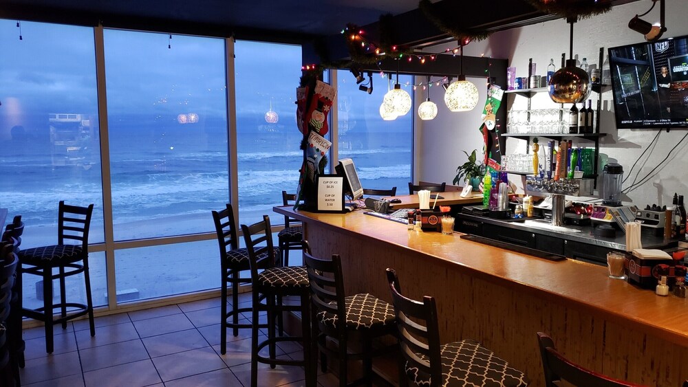 FIRST Floor BEACHFRONT 2 BDR/2BA Tidewater Condo, Max 6, Families Only