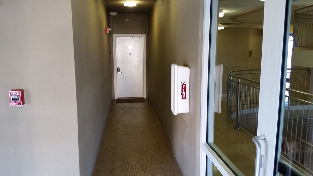 FIRST Floor BEACHFRONT 2 BDR/2BA Tidewater Condo, Max 6, Families Only