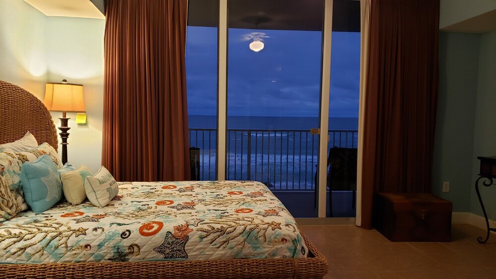 FIRST Floor BEACHFRONT 2 BDR/2BA Tidewater Condo, Max 6, Families Only