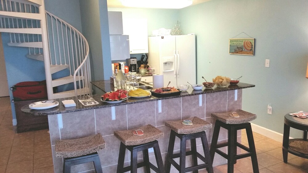 FIRST Floor BEACHFRONT 2 BDR/2BA Tidewater Condo, Max 6, Families Only