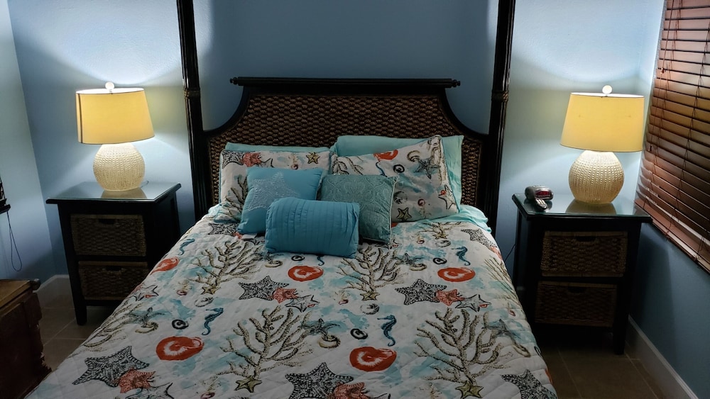 FIRST Floor BEACHFRONT 2 BDR/2BA Tidewater Condo, Max 6, Families Only