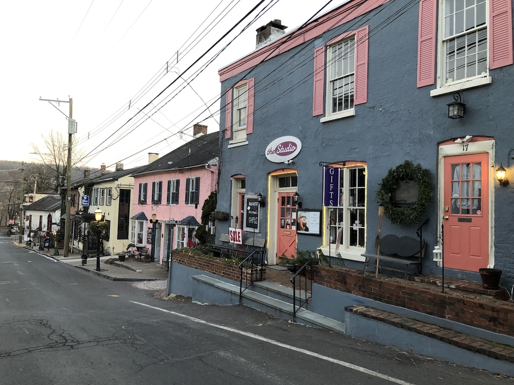 Walk to Downtown New Hope in New Hope Best Rates & Deals on Orbitz