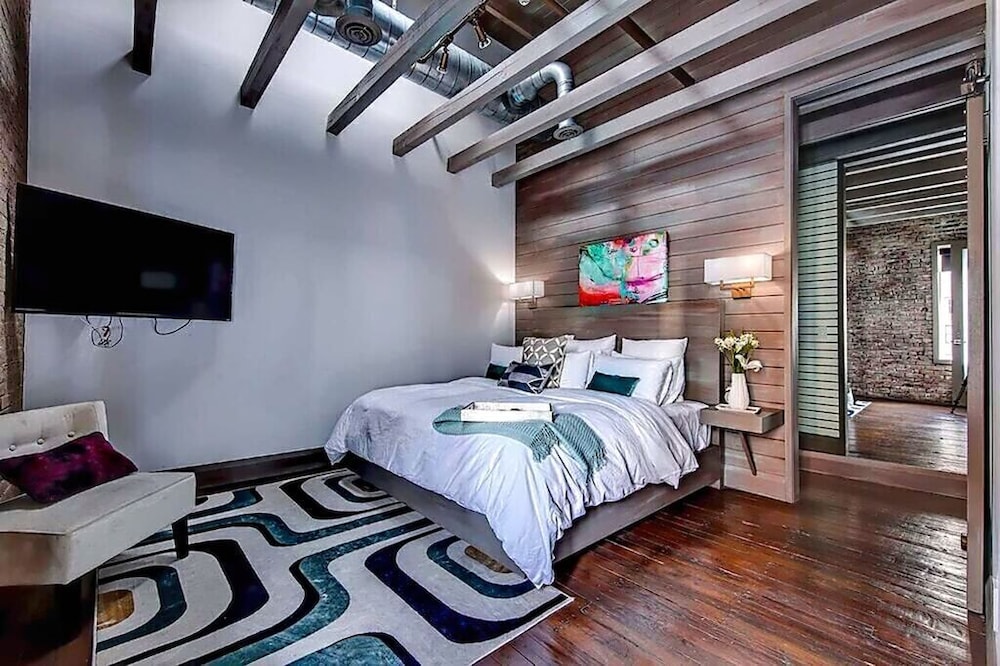 ️ of Downtown 2 BR Walk to Everything! City Loft Penthouse Printers