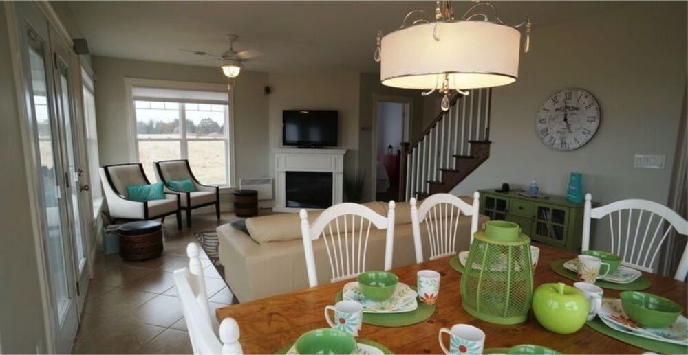 PEI Luxury Oceanfront Beach House 4.5 star on Canada Select Deals