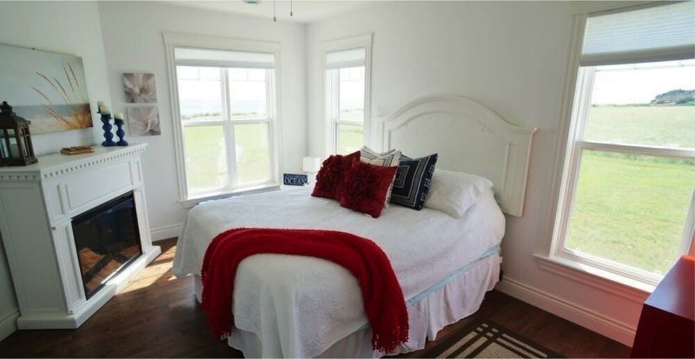 PEI Luxury Oceanfront Beach House 4.5 star on Canada Select Deals