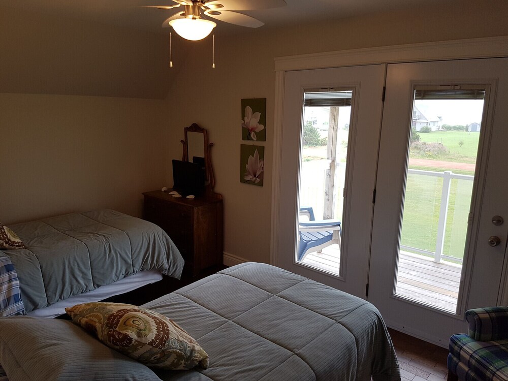 PEI Luxury Oceanfront Beach House 4.5 star on Canada Select Deals