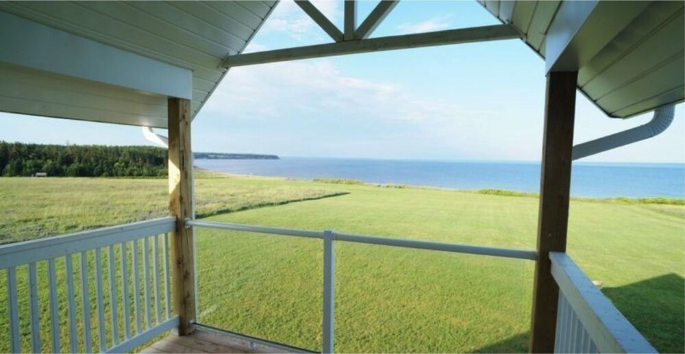 PEI Luxury Oceanfront Beach House 4.5 star on Canada Select License