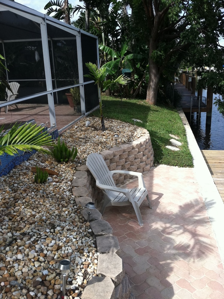 Private Waterfall Pool, Large Lanai,  Wifi, No MGMT Fees!