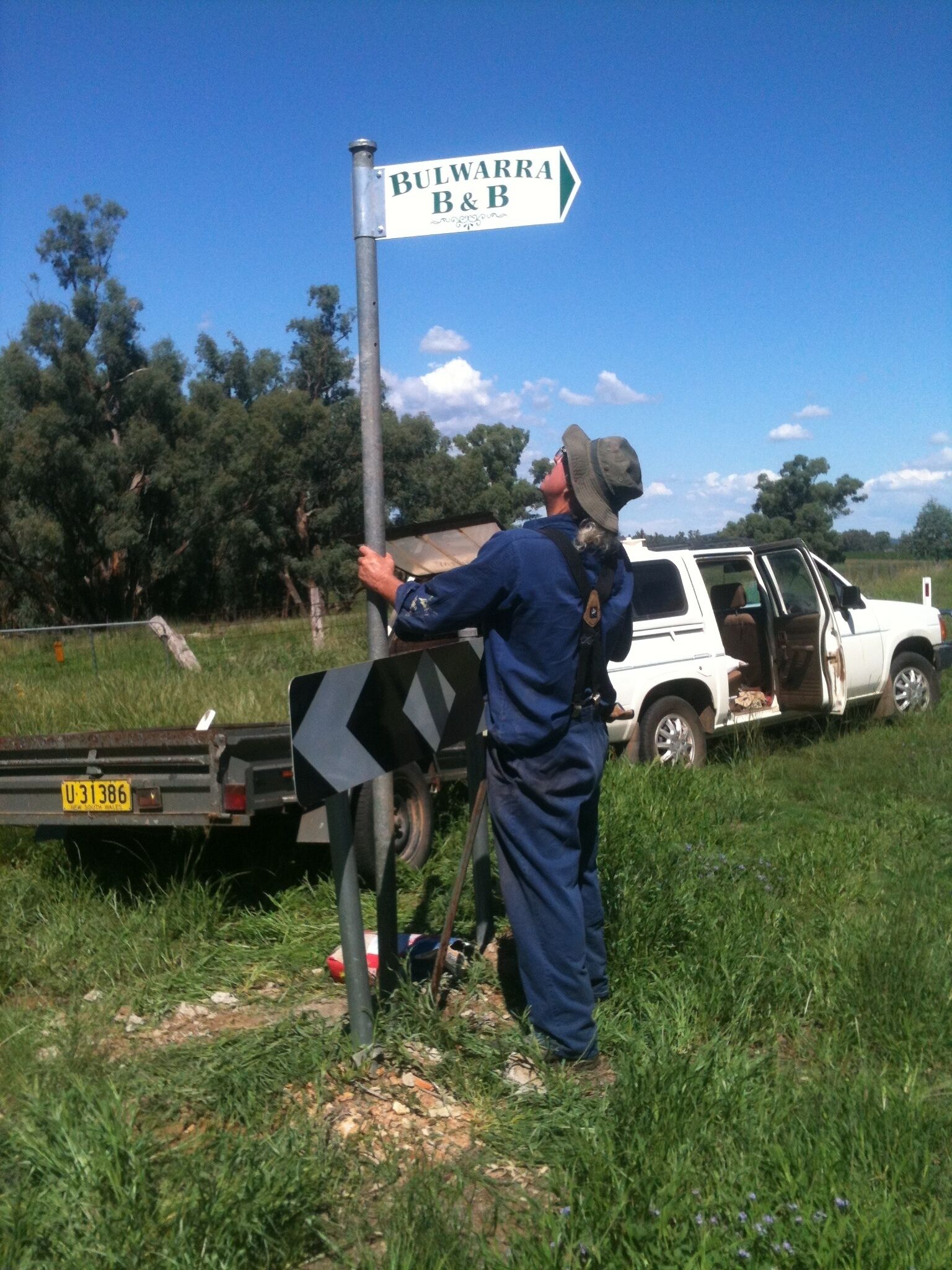 Earth Studio with shared kitchen, short drive to Zoo, rural setting