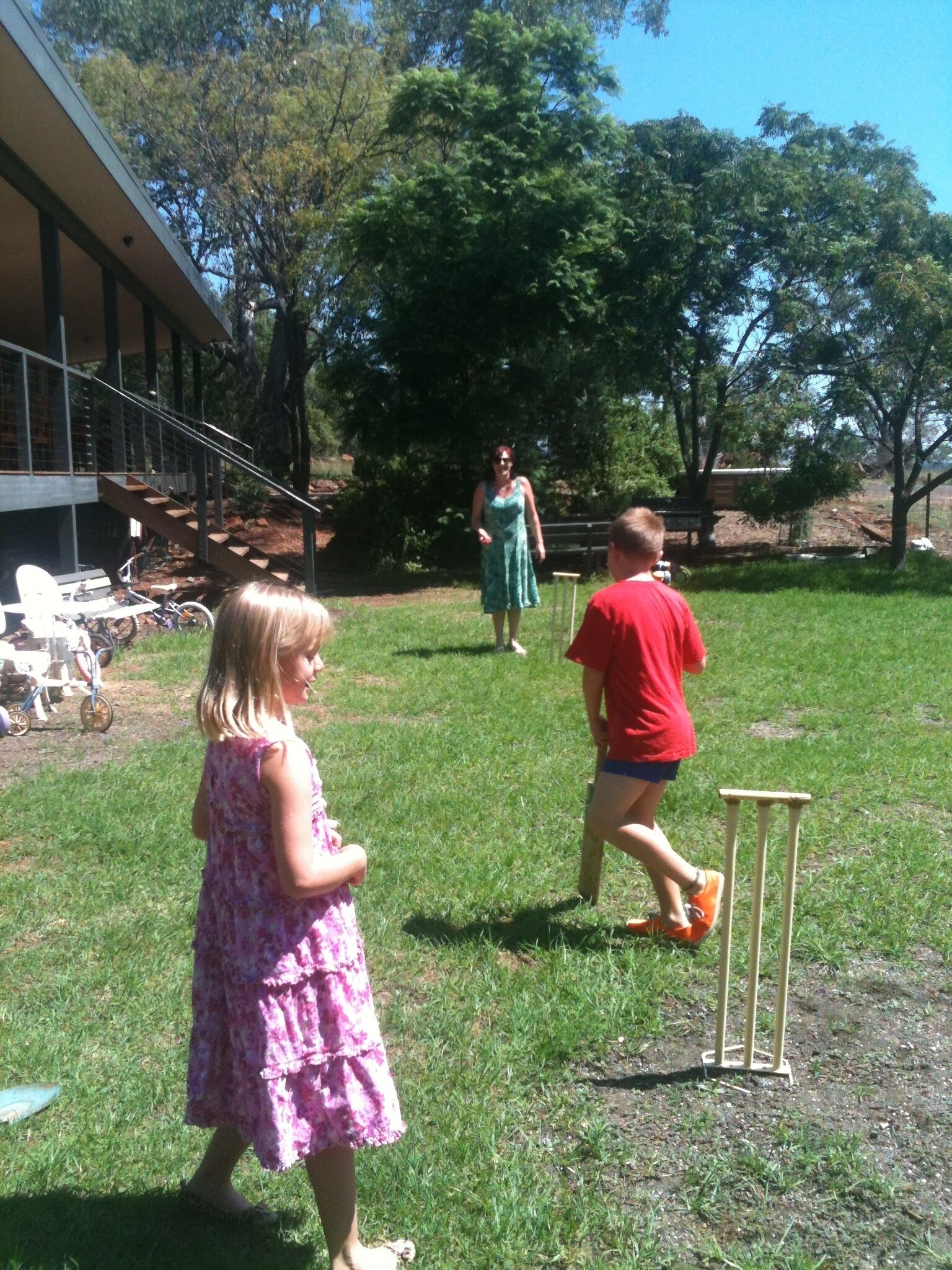 Earth Studio with shared kitchen, short drive to Zoo, rural setting