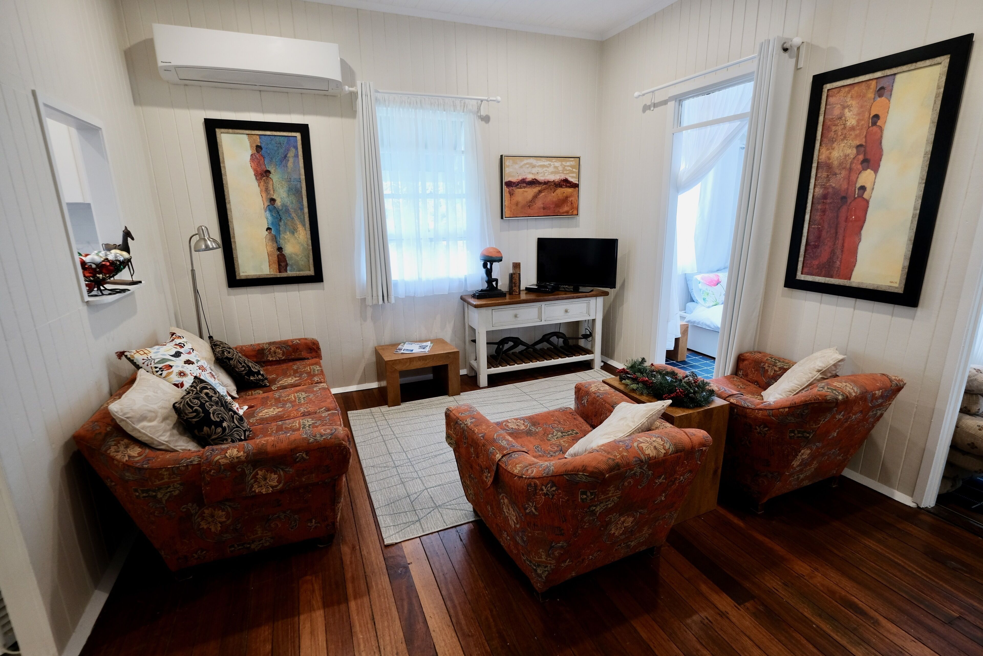 Wisteria Cottage in the heart of Mount Tamborine - dog and cat friendly