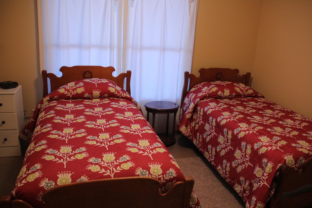 Beautiful 5 BR/3BA home on Paw Paw Lake close to wineries & wedding venues Paw Paw Lake Vrbo